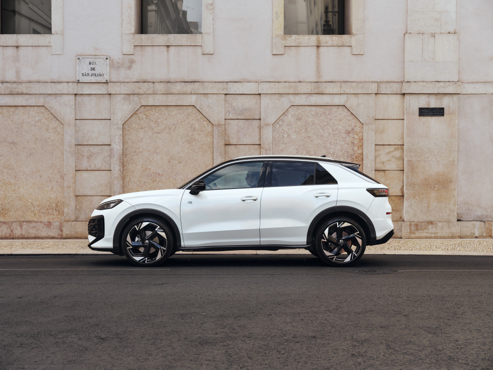 Volkswagen T-Roc 2nd gen 2025 test